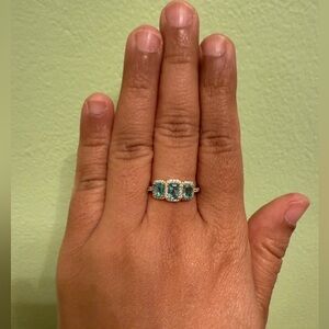 Exquisite 18k Yellow Gold Natural Emerald and Diamond Ring